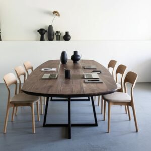 Vergadertafel op maat van massief notenhout